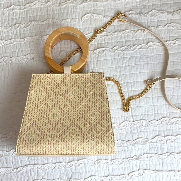 Handbags - beige handbag with round handles